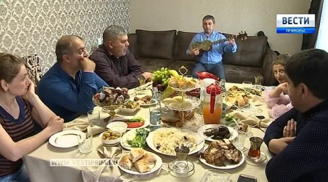 Azerbaijani family - traditions and continuity