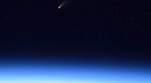 Russian cosmonaut depicted the brightest comet from the ISS Russian cosmonaut depicted the brightest comet from the ISS