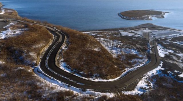 An asphalted ramp, bike lane and landscaped beach will appear on Akhlostysheva by the end of the year